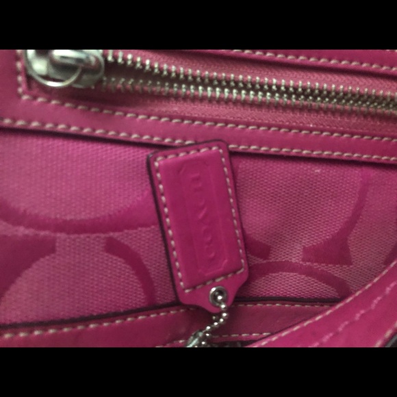 Fuchsia Coach Logo Handbag - Picture 4 of 5
